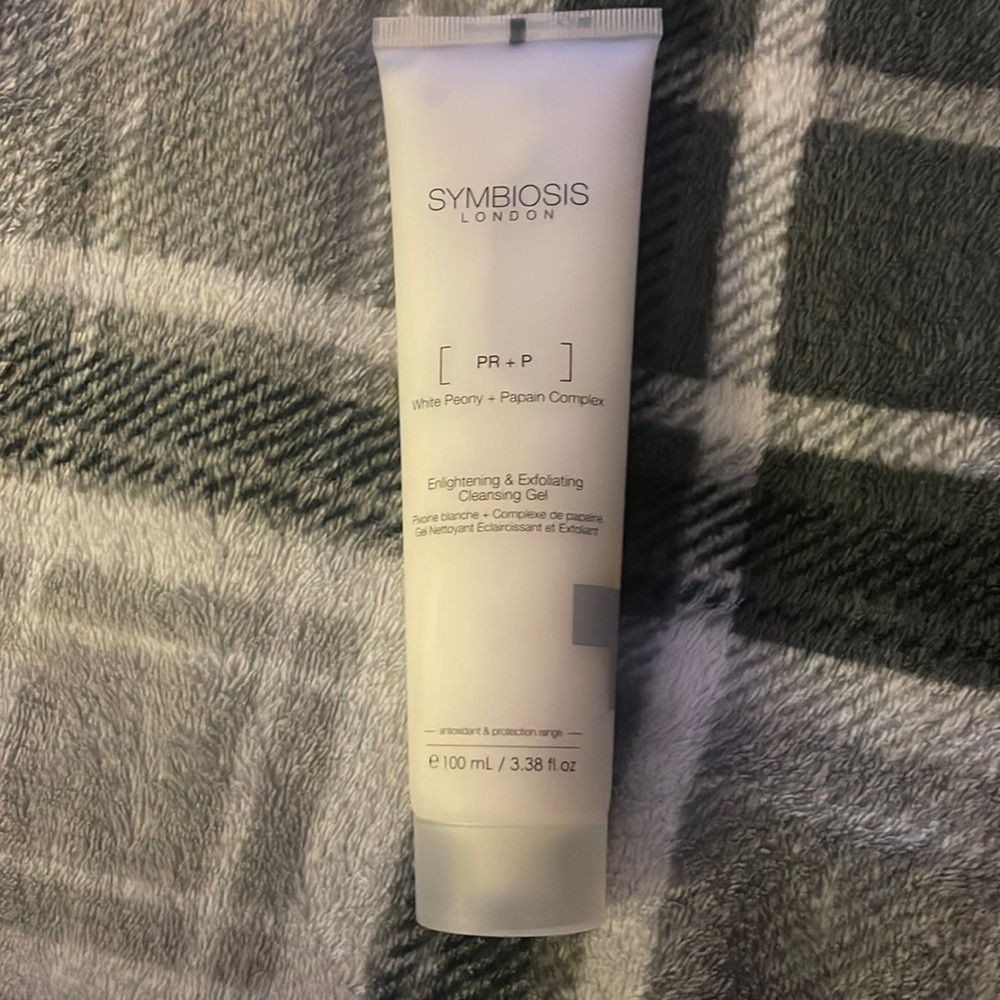 Symbiosis London enlightening and exfoliating cleansing gel